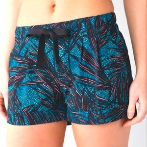 Lululemon Athletica shorts Turquoise Blue Punk Tropical leaf pattern